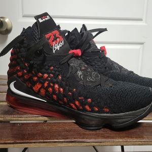 Nike LeBron 17 blk/red sz 11.5